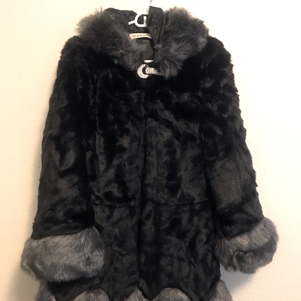 Women’s faux fur coat